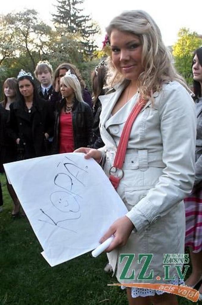 Ar koncertuzvedumu «Princeses uz zirņa» Jelgavas pilsētas kultūras namā sestdien savu desmit gadu jubileju atzīmēja deju studija «Benefice». Lai princešu stāsts būtu interesantāks, tajā piedalījās arī vidējās paaudzes dejotājas no Garozas,...