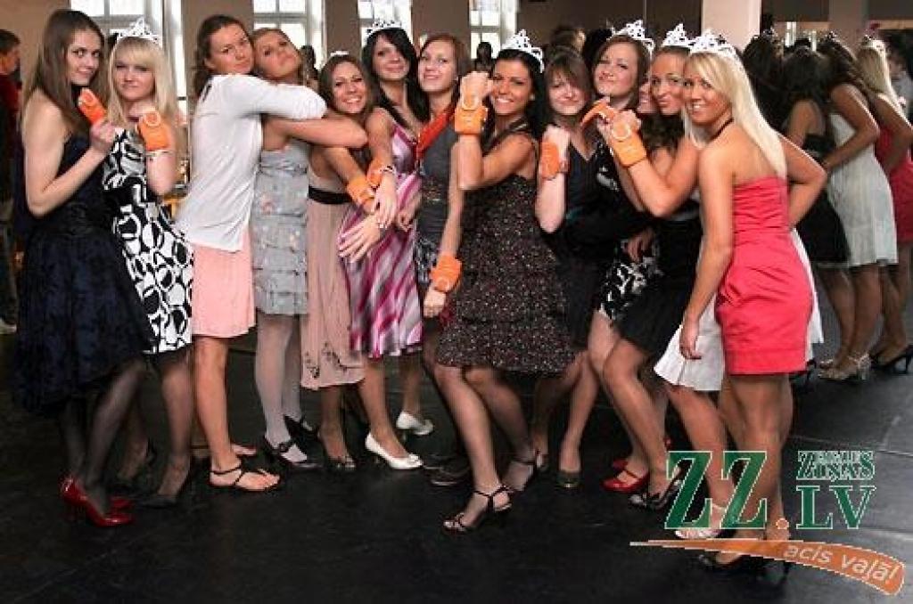 Ar koncertuzvedumu «Princeses uz zirņa» Jelgavas pilsētas kultūras namā sestdien savu desmit gadu jubileju atzīmēja deju studija «Benefice». Lai princešu stāsts būtu interesantāks, tajā piedalījās arī vidējās paaudzes dejotājas no Garozas,...