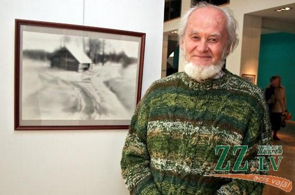 Jelgavas kultūras namā atklāta Haralda Smilgas fotogrāfiju izstāde. Kā sacīja aģentūras «Kultūra» kultūras darba speciāliste Santa Sīle, maijs ir Jelgavas pilsētas svētku mēnesis, kad gribam parādīt pilsētas autorus, ar kuriem lepojamies....