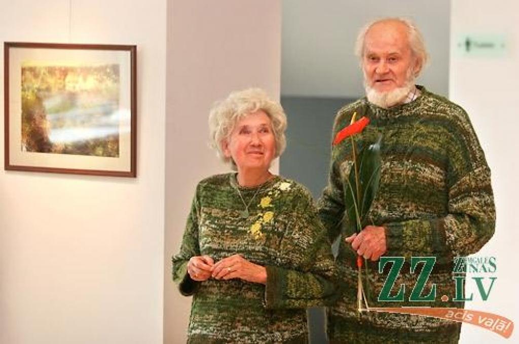 Jelgavas kultūras namā atklāta Haralda Smilgas fotogrāfiju izstāde. Kā sacīja aģentūras «Kultūra» kultūras darba speciāliste Santa Sīle, maijs ir Jelgavas pilsētas svētku mēnesis, kad gribam parādīt pilsētas autorus, ar kuriem lepojamies....
