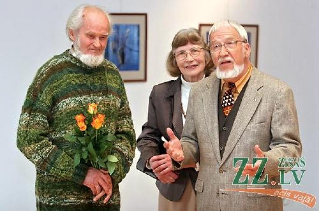 Jelgavas kultūras namā atklāta Haralda Smilgas fotogrāfiju izstāde. Kā sacīja aģentūras «Kultūra» kultūras darba speciāliste Santa Sīle, maijs ir Jelgavas pilsētas svētku mēnesis, kad gribam parādīt pilsētas autorus, ar kuriem lepojamies....