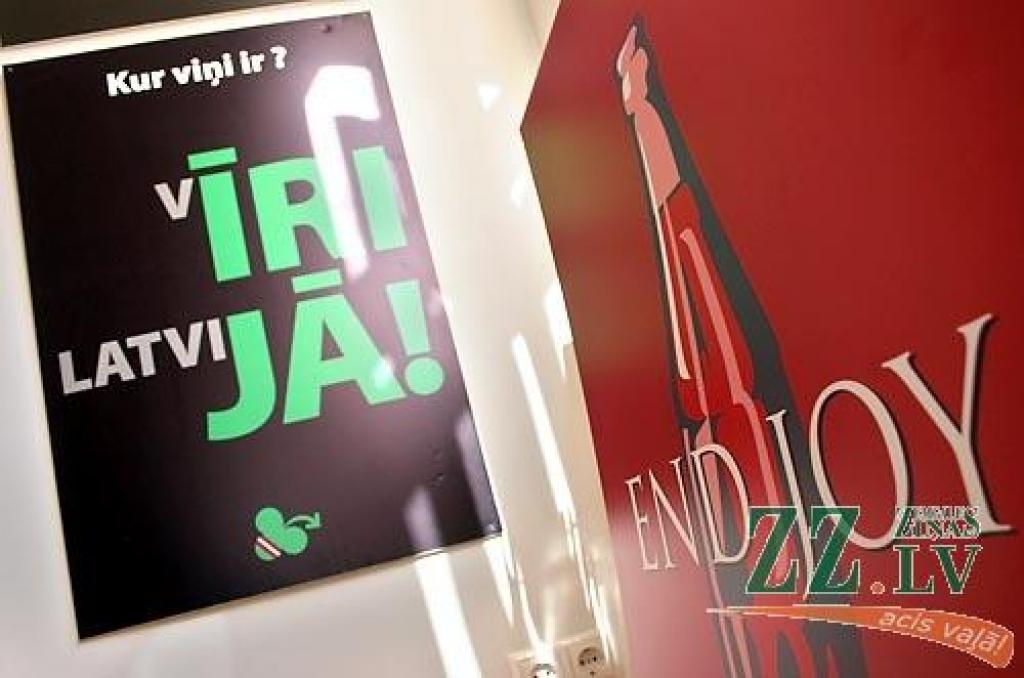 Galerijā «Suņa taka» līdz 21.maijam apskatāma plakātu mākslinieku apvienības «Suņa sirds» darbu izstāde. Māra Branča recenziju par izstādi lasiet trešdienas, 6.maija, «Zemgales Ziņās».
