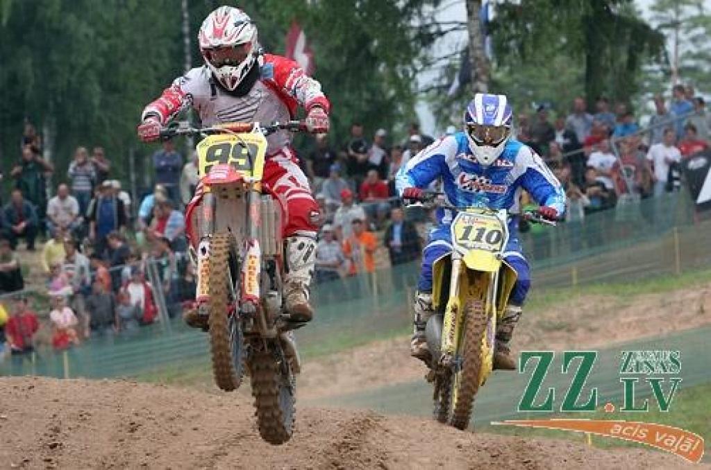 Fotomirkļi no nedēļas nogalē Ķeguma trasē «Zelta Zirga» aizvadītajām pasaules prestižākajām motokrosa sacīkstēm.