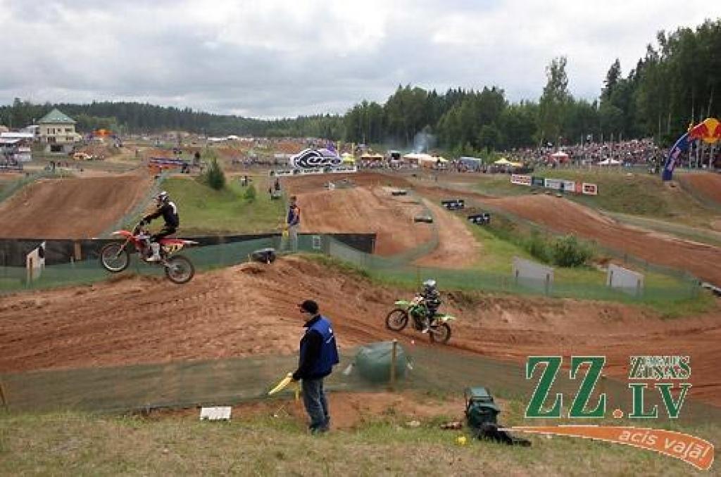 Fotomirkļi no nedēļas nogalē Ķeguma trasē «Zelta Zirga» aizvadītajām pasaules prestižākajām motokrosa sacīkstēm.