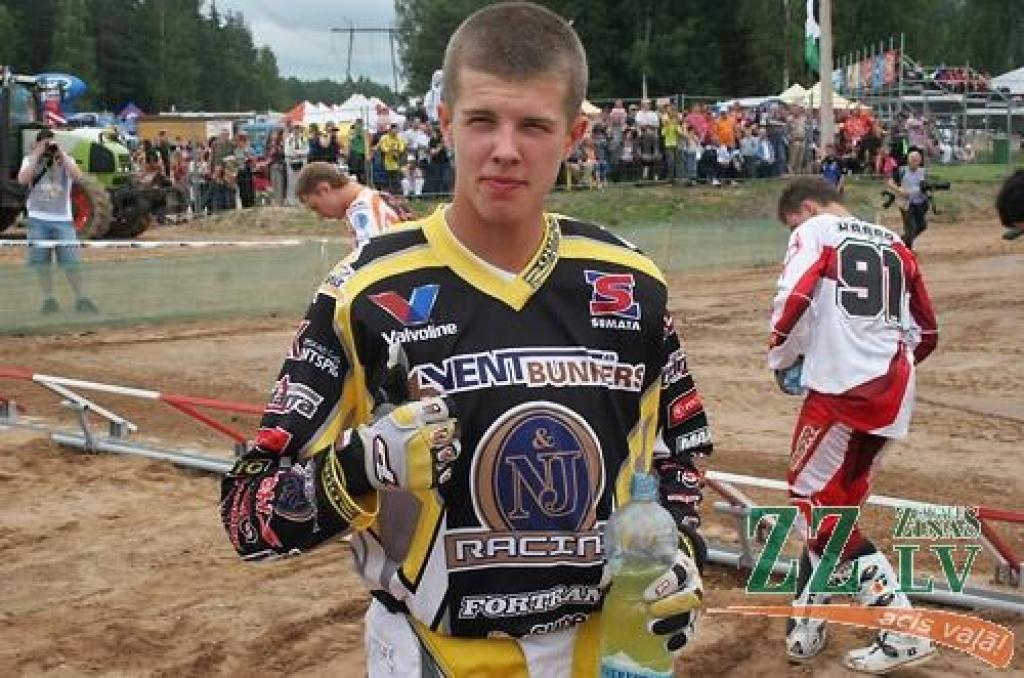 Fotomirkļi no nedēļas nogalē Ķeguma trasē «Zelta Zirga» aizvadītajām pasaules prestižākajām motokrosa sacīkstēm.