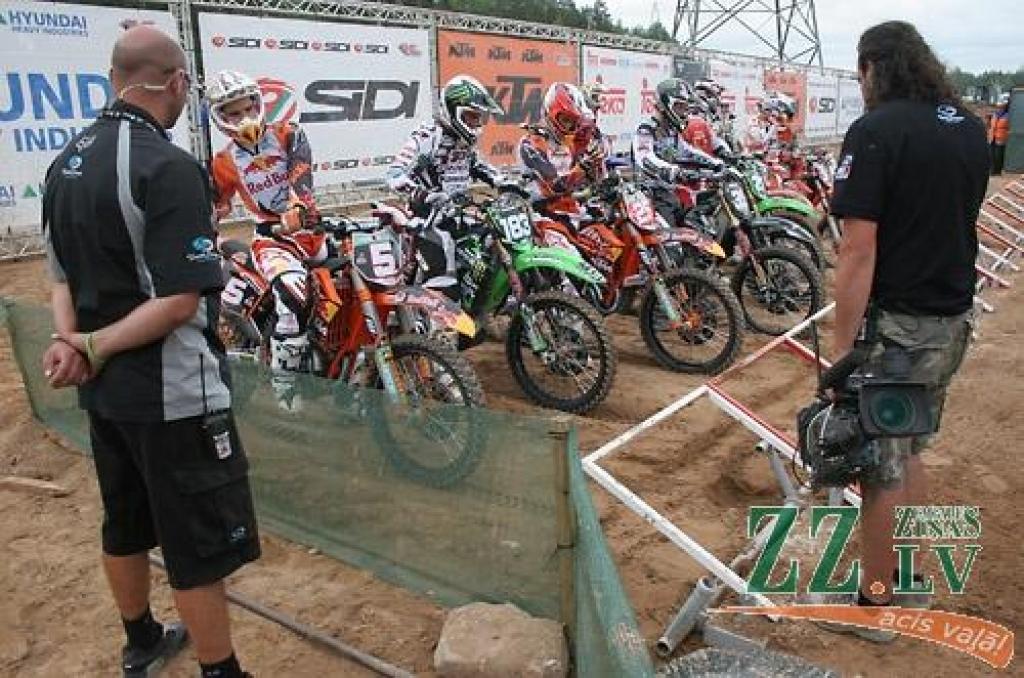 Fotomirkļi no nedēļas nogalē Ķeguma trasē «Zelta Zirga» aizvadītajām pasaules prestižākajām motokrosa sacīkstēm.