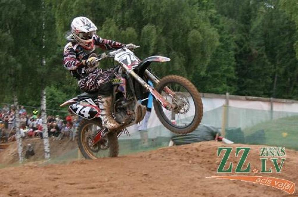 Fotomirkļi no nedēļas nogalē Ķeguma trasē «Zelta Zirga» aizvadītajām pasaules prestižākajām motokrosa sacīkstēm.