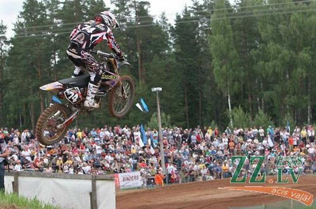 Fotomirkļi no nedēļas nogalē Ķeguma trasē «Zelta Zirga» aizvadītajām pasaules prestižākajām motokrosa sacīkstēm.