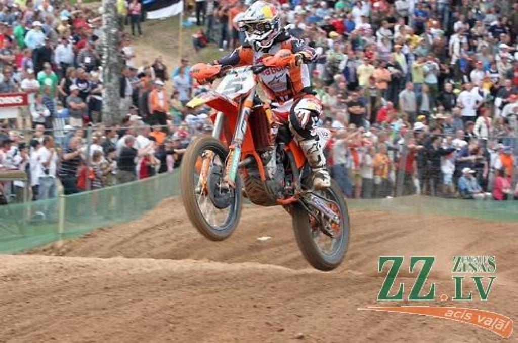 Fotomirkļi no nedēļas nogalē Ķeguma trasē «Zelta Zirga» aizvadītajām pasaules prestižākajām motokrosa sacīkstēm.
