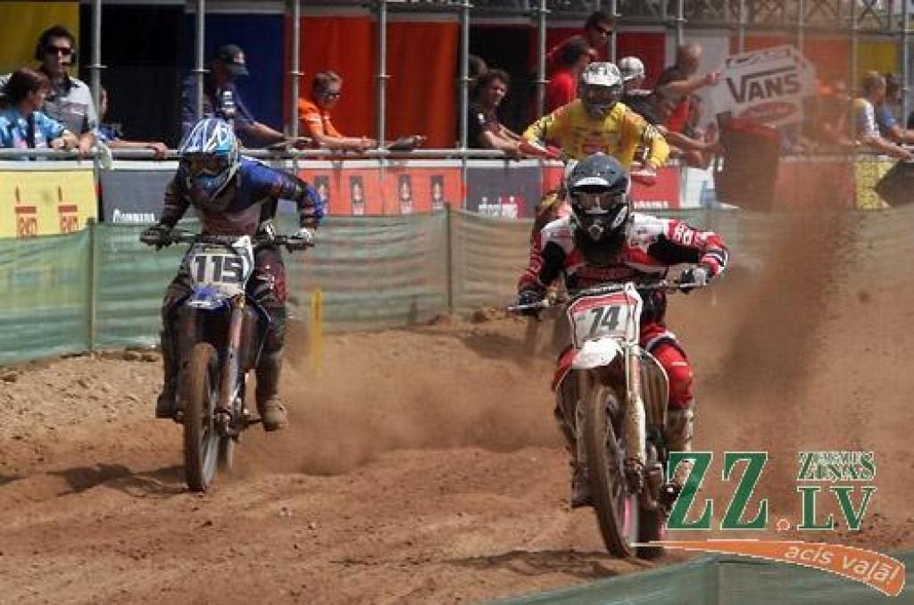 Fotomirkļi no nedēļas nogalē Ķeguma trasē «Zelta Zirga» aizvadītajām pasaules prestižākajām motokrosa sacīkstēm.