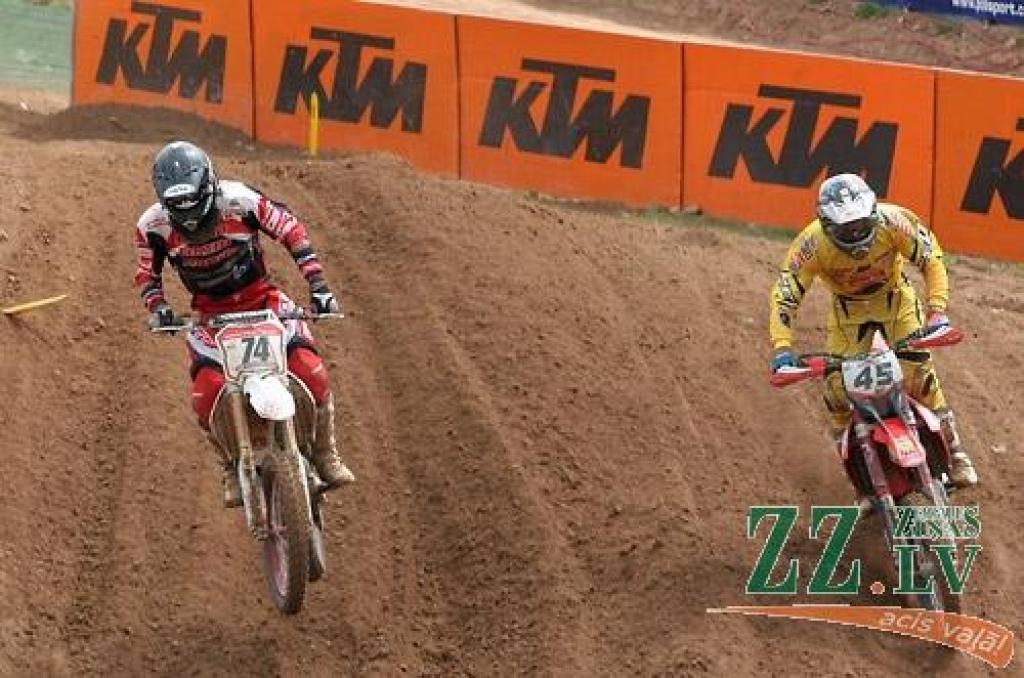 Fotomirkļi no nedēļas nogalē Ķeguma trasē «Zelta Zirga» aizvadītajām pasaules prestižākajām motokrosa sacīkstēm.