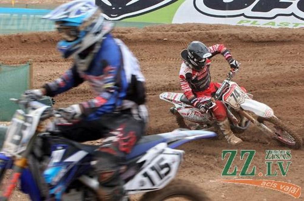 Fotomirkļi no nedēļas nogalē Ķeguma trasē «Zelta Zirga» aizvadītajām pasaules prestižākajām motokrosa sacīkstēm.