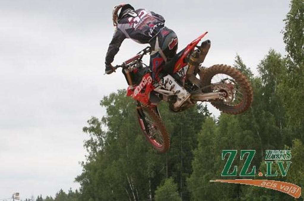 Fotomirkļi no nedēļas nogalē Ķeguma trasē «Zelta Zirga» aizvadītajām pasaules prestižākajām motokrosa sacīkstēm.