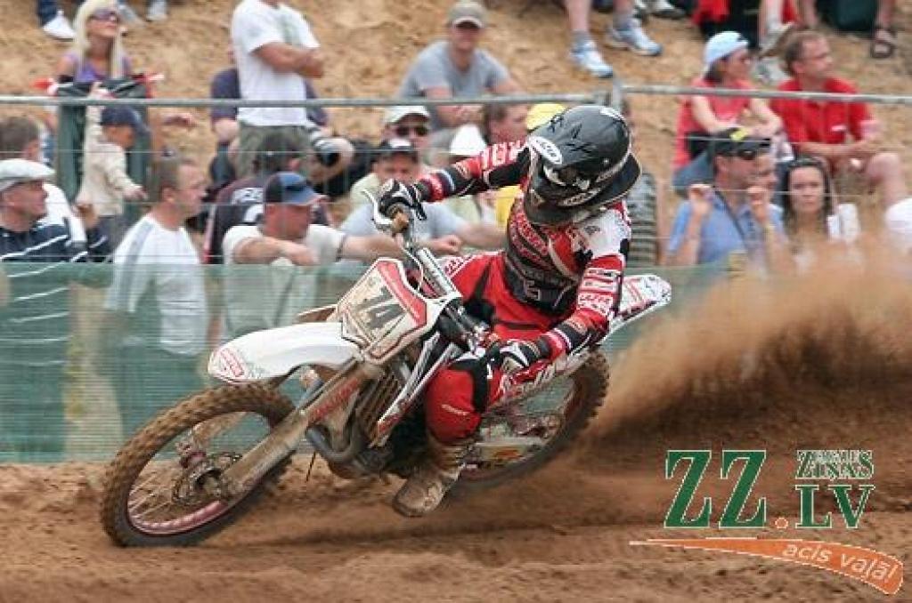 Fotomirkļi no nedēļas nogalē Ķeguma trasē «Zelta Zirga» aizvadītajām pasaules prestižākajām motokrosa sacīkstēm.