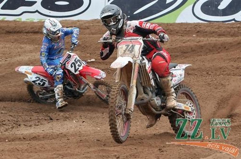 Fotomirkļi no nedēļas nogalē Ķeguma trasē «Zelta Zirga» aizvadītajām pasaules prestižākajām motokrosa sacīkstēm.