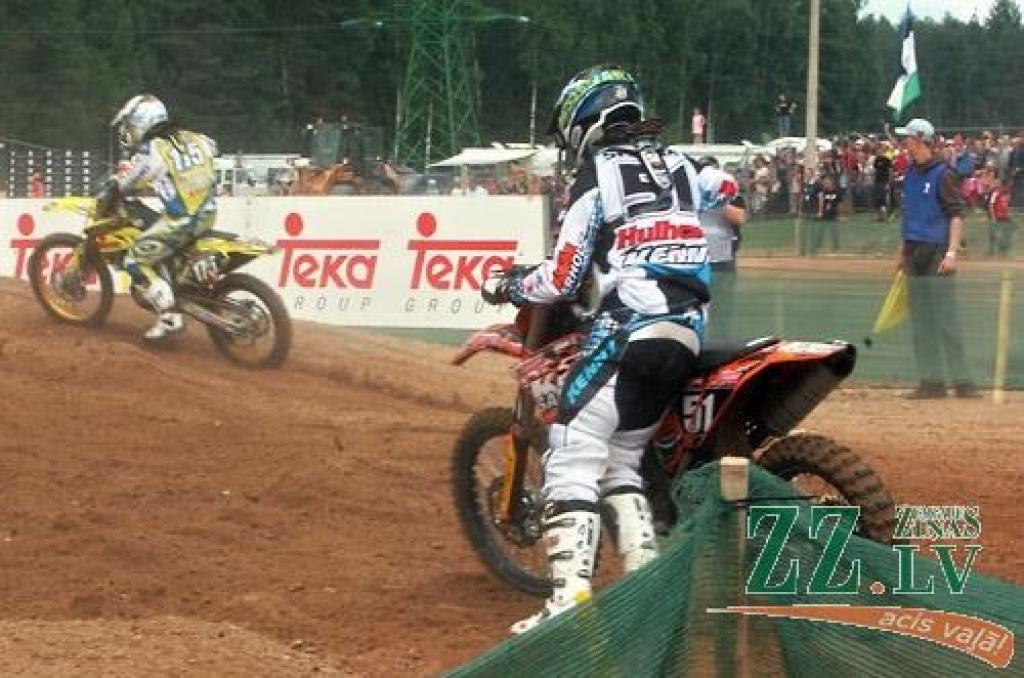 Fotomirkļi no nedēļas nogalē Ķeguma trasē «Zelta Zirga» aizvadītajām pasaules prestižākajām motokrosa sacīkstēm.