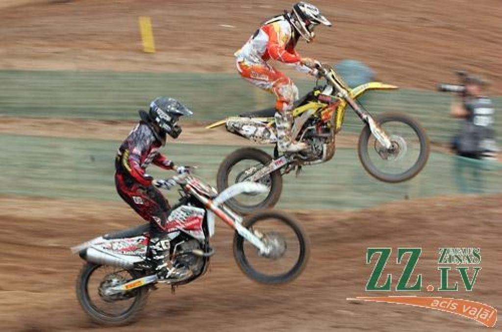 Fotomirkļi no nedēļas nogalē Ķeguma trasē «Zelta Zirga» aizvadītajām pasaules prestižākajām motokrosa sacīkstēm.