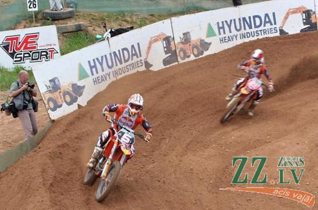 Fotomirkļi no nedēļas nogalē Ķeguma trasē «Zelta Zirga» aizvadītajām pasaules prestižākajām motokrosa sacīkstēm.
