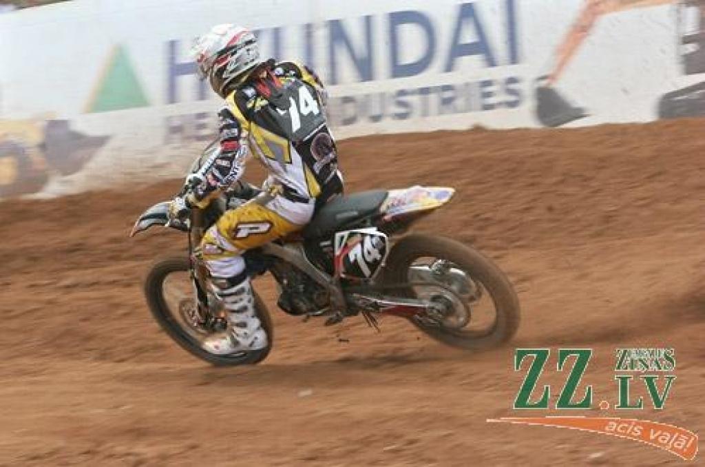 Fotomirkļi no nedēļas nogalē Ķeguma trasē «Zelta Zirga» aizvadītajām pasaules prestižākajām motokrosa sacīkstēm.
