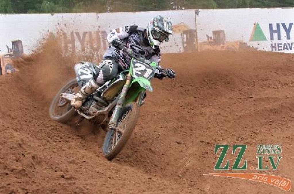 Fotomirkļi no nedēļas nogalē Ķeguma trasē «Zelta Zirga» aizvadītajām pasaules prestižākajām motokrosa sacīkstēm.