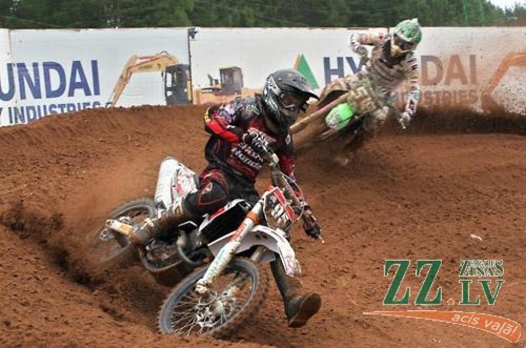 Fotomirkļi no nedēļas nogalē Ķeguma trasē «Zelta Zirga» aizvadītajām pasaules prestižākajām motokrosa sacīkstēm.