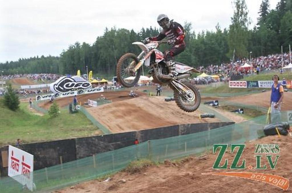 Fotomirkļi no nedēļas nogalē Ķeguma trasē «Zelta Zirga» aizvadītajām pasaules prestižākajām motokrosa sacīkstēm.