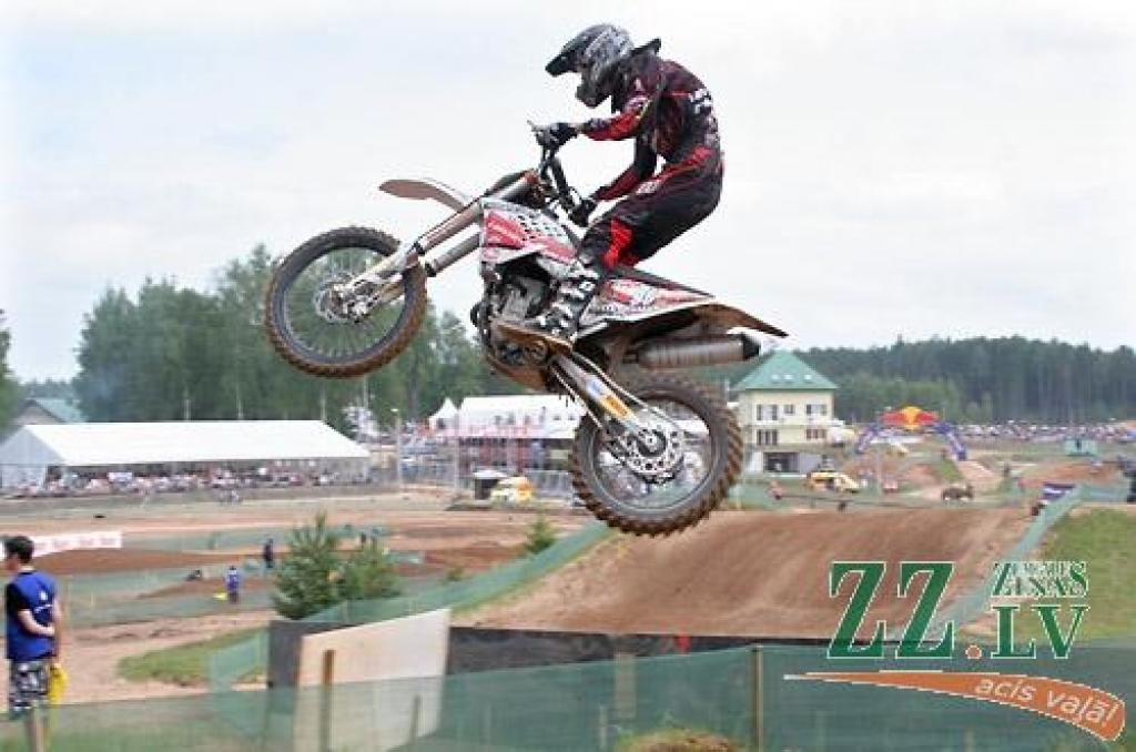 Fotomirkļi no nedēļas nogalē Ķeguma trasē «Zelta Zirga» aizvadītajām pasaules prestižākajām motokrosa sacīkstēm.