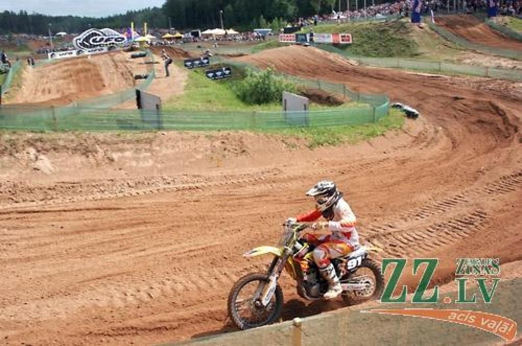 Fotomirkļi no nedēļas nogalē Ķeguma trasē «Zelta Zirga» aizvadītajām pasaules prestižākajām motokrosa sacīkstēm.