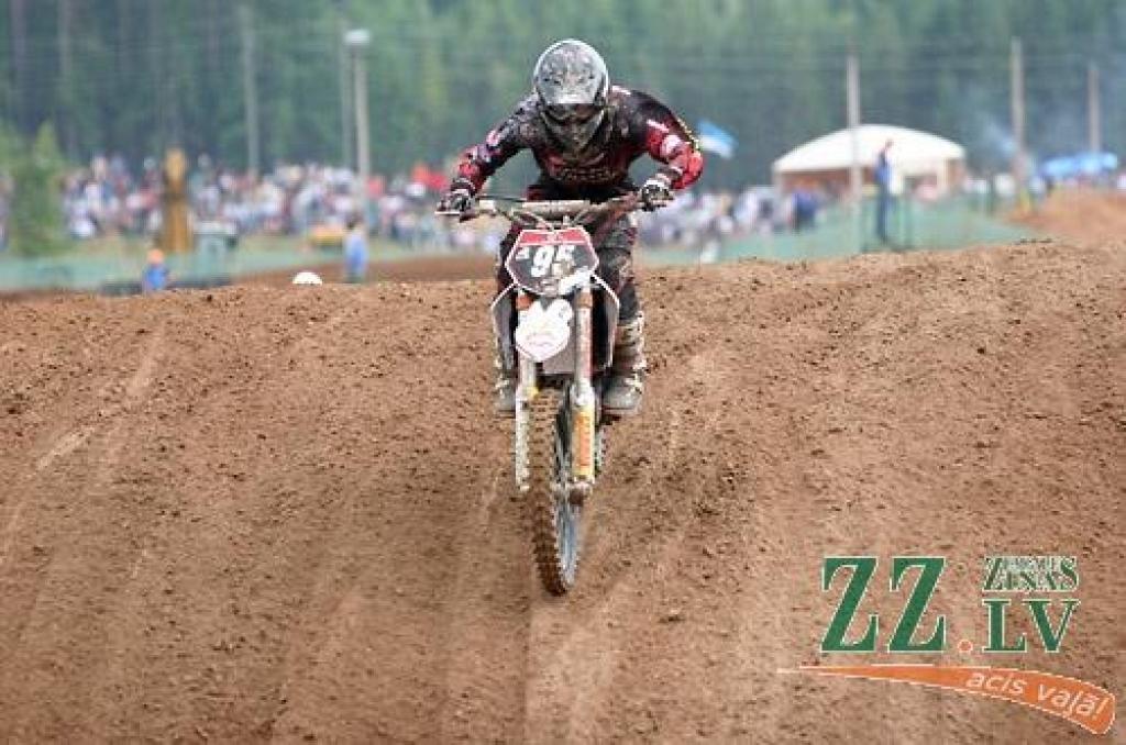 Fotomirkļi no nedēļas nogalē Ķeguma trasē «Zelta Zirga» aizvadītajām pasaules prestižākajām motokrosa sacīkstēm.