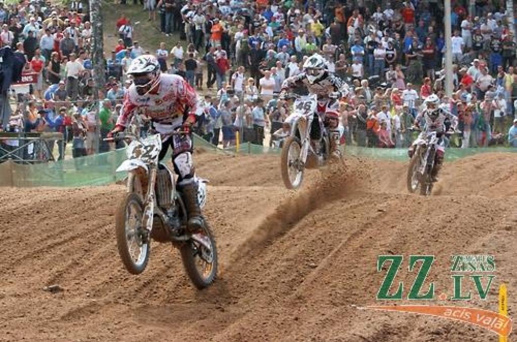 Fotomirkļi no nedēļas nogalē Ķeguma trasē «Zelta Zirga» aizvadītajām pasaules prestižākajām motokrosa sacīkstēm.