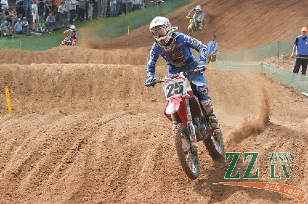 Fotomirkļi no nedēļas nogalē Ķeguma trasē «Zelta Zirga» aizvadītajām pasaules prestižākajām motokrosa sacīkstēm.