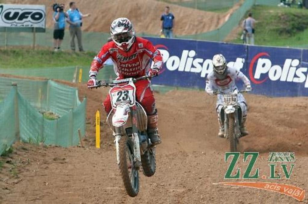 Fotomirkļi no nedēļas nogalē Ķeguma trasē «Zelta Zirga» aizvadītajām pasaules prestižākajām motokrosa sacīkstēm.