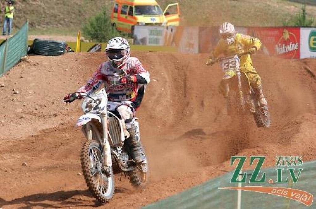 Fotomirkļi no nedēļas nogalē Ķeguma trasē «Zelta Zirga» aizvadītajām pasaules prestižākajām motokrosa sacīkstēm.
