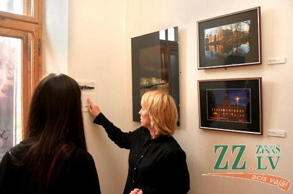 Interesentus joprojām aicina galerijā «Suņa taka» atvērtā izstāde «Skaties Jelgavu!», kurā aplūkojamas sešu autoru - Gunta Šdvītiņa, Harija Liepiņa, Ilmāra Drīliņa, Billija Loca, Jurģa Narvila un Kristapa Herca – fotogrāfijas. Izstāde būs...