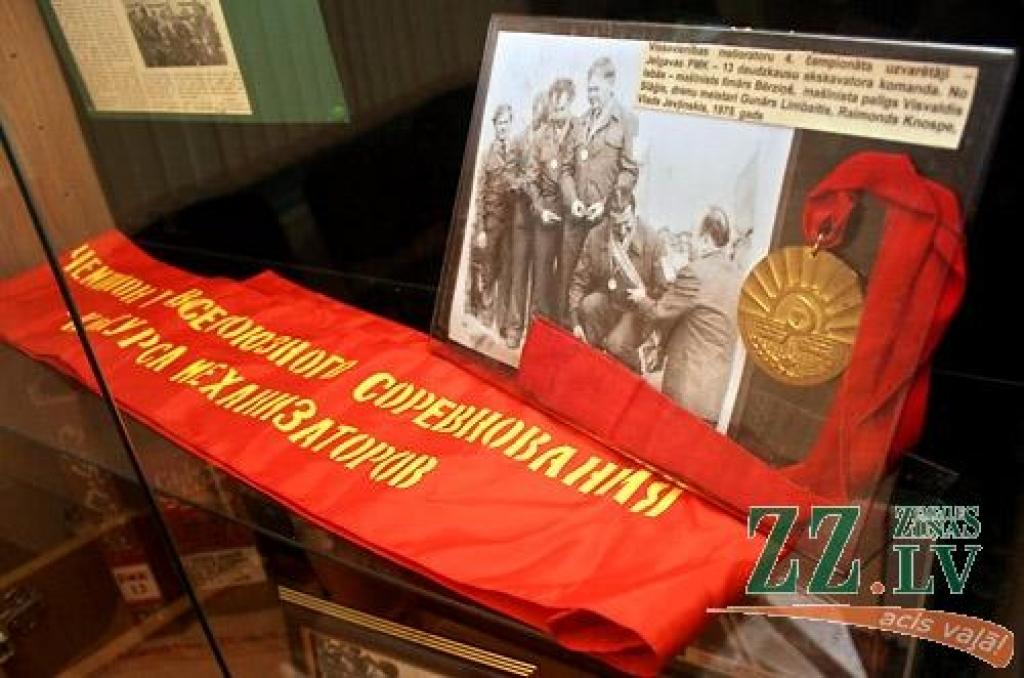 Ozolnieku novada muzejā joprojām skatāma pastāvīgā izstāde «Ozolnieku cilvēki pirms 90, 80, 70, 60… gadiem», kas tika atklāta maija beigās. Materiālu klāsts ir izvietots stendos, kuros stāstīts par senākajiem vēsturiskajiem objektiem, kuri...