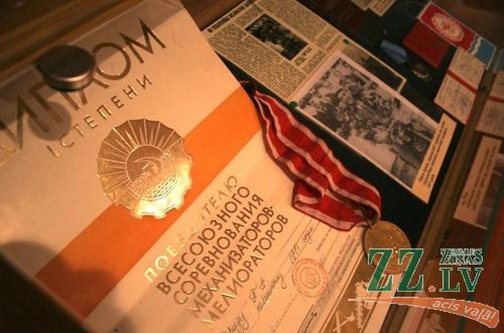 Ozolnieku novada muzejā joprojām skatāma pastāvīgā izstāde «Ozolnieku cilvēki pirms 90, 80, 70, 60… gadiem», kas tika atklāta maija beigās. Materiālu klāsts ir izvietots stendos, kuros stāstīts par senākajiem vēsturiskajiem objektiem, kuri...