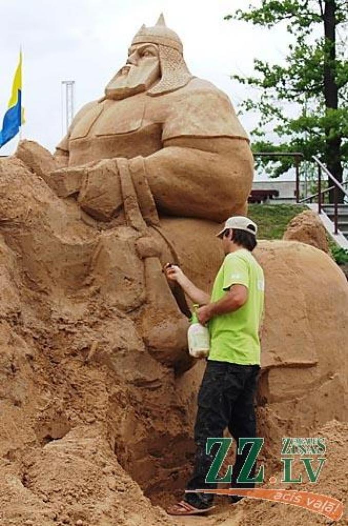 Noslēgusies 3.Starptautiskā smilšu skulptūru festivāla trešā darba diena.