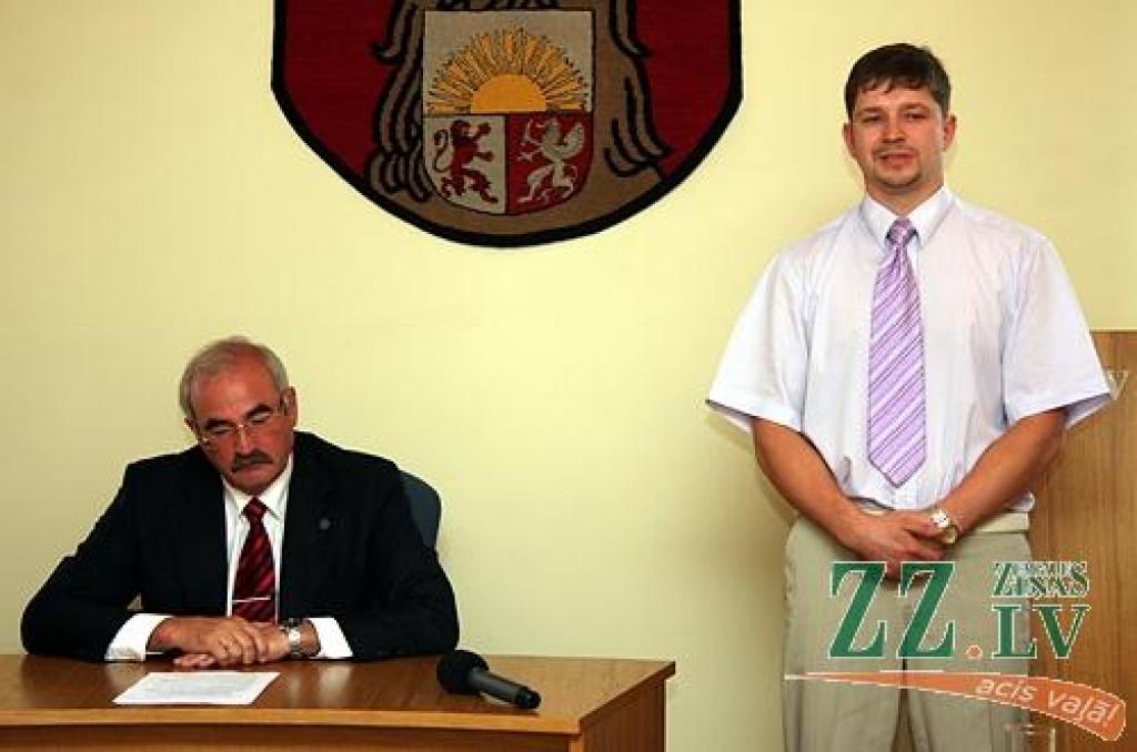 Trešdien jaunievēlētās Jelgavas domes deputāti aizvadīja pirmo sēdi.
