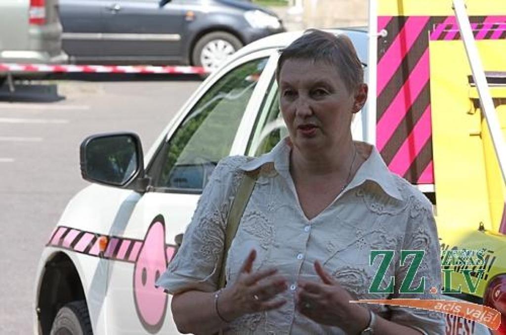 Akciju sabiedrības «Latvijas valsts meži» kampaņas «Nemēslo Mežā!» galvenais varonis Cūkmens ceturtdien Jelgavā pie «VIVO centra» atklāja atkritumu šķirošanas kampaņu «Šķirolūcija», piesakot karu sadzīves atkritumiem, kuri maisu maisiem...