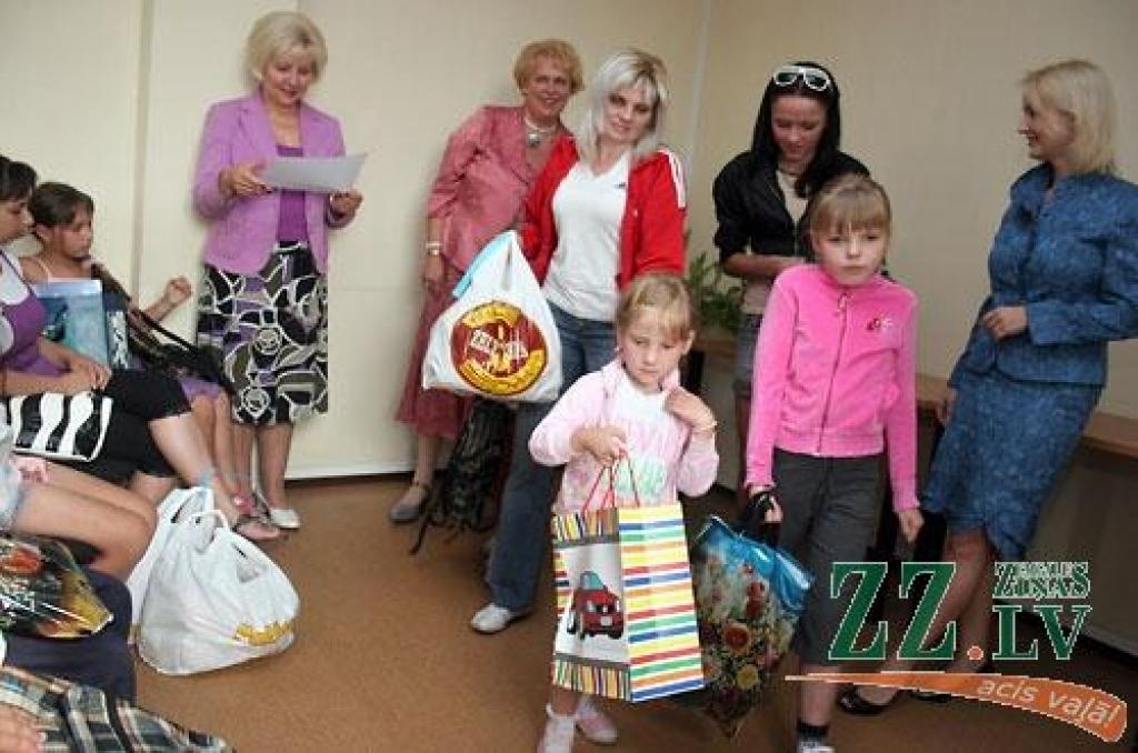 Šonedēļ noslēdzās labdarības akcija «Padalies!», kuras mērķis bija palīdzēt sagatavoties jaunajam mācību gadam Jelgavas daudzbērnu ģimenēm un vēl trim ģimenēm, kuru mājokļi tika izpostīti ugunsgrēkā. Noslēguma pasākumā 15 bērni no septiņām...