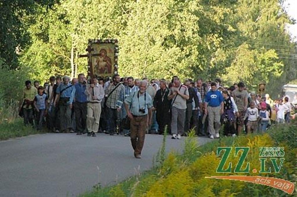 Pirmdien ap pulksten 7.30 Rīgā sākās Latvijas Pareizticīgās baznīcas Rīgas Svētās Trijādības Pārdaugavas pareizticīgo draudzes rīkots Krusta gājiens. Šogad svētceļnieku rindās bija arī viesi no Parīzes - kādas Francijas galvaspilsētas...