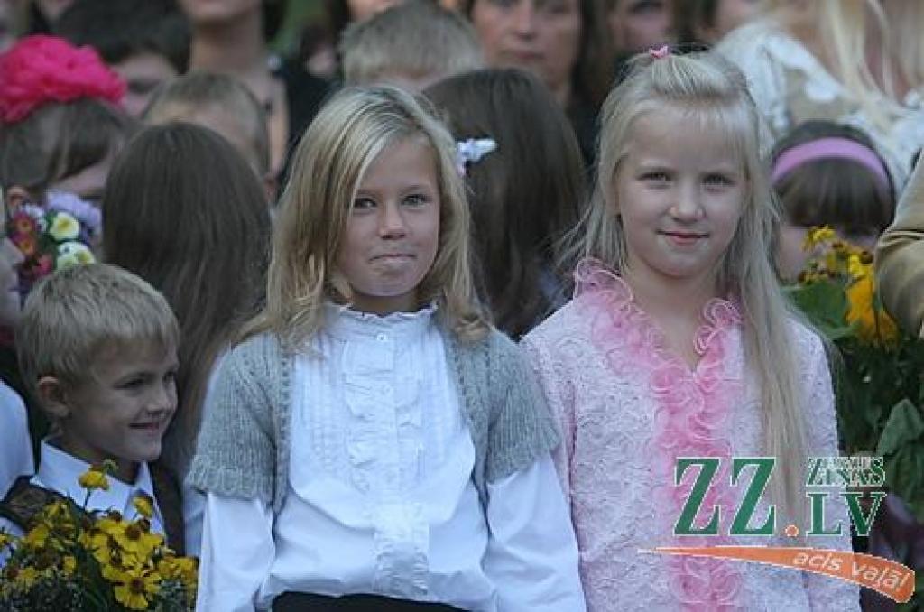 Jelgavas 4.vidusskola ir viena no retajām mācību iestādēm Latvijā, kas jauno mācību gadu sākusi jaunās telpās. Līdzās pateicības vārdiem pilsētai, celtniekiem un pārējiem, kuru dēļ tā tapusi, atklāšanas pasākumā skanēja arī aicinājums...