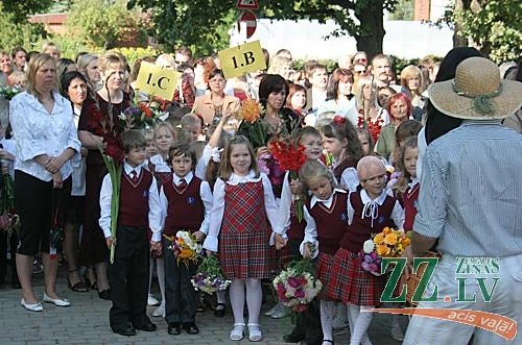 Jelgavas 4.vidusskola ir viena no retajām mācību iestādēm Latvijā, kas jauno mācību gadu sākusi jaunās telpās. Līdzās pateicības vārdiem pilsētai, celtniekiem un pārējiem, kuru dēļ tā tapusi, atklāšanas pasākumā skanēja arī aicinājums...