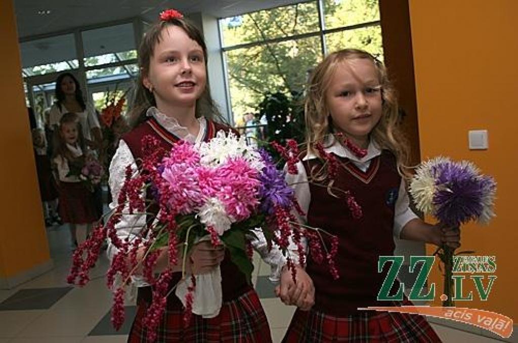 Jelgavas 4.vidusskola ir viena no retajām mācību iestādēm Latvijā, kas jauno mācību gadu sākusi jaunās telpās. Līdzās pateicības vārdiem pilsētai, celtniekiem un pārējiem, kuru dēļ tā tapusi, atklāšanas pasākumā skanēja arī aicinājums...