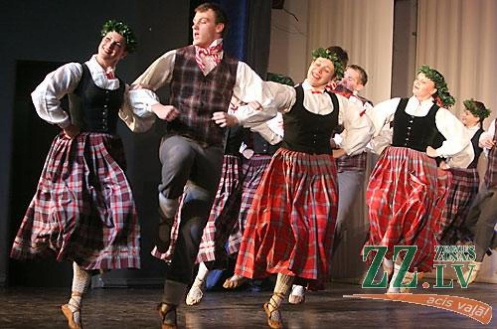 31.oktobrī Jelgavas kultūras namā notika «Rudens danči», kuros piedalījās deju ansambļi «Gauja» no Valmieras, «Kursa» no Saldus, «Vektors» no Rīgas, kā arī «Kalve», «Lielupe» un 30 gadus vecais «Diždancis» no Jelgavas.
Savas oriģināldejas...
