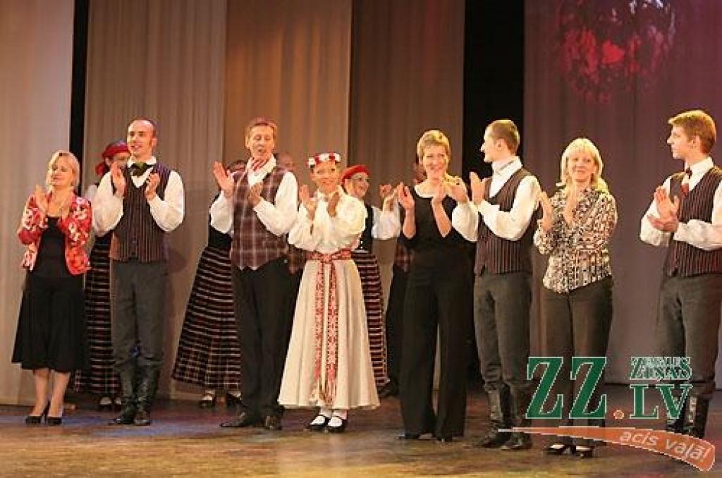 31.oktobrī Jelgavas kultūras namā notika «Rudens danči», kuros piedalījās deju ansambļi «Gauja» no Valmieras, «Kursa» no Saldus, «Vektors» no Rīgas, kā arī «Kalve», «Lielupe» un 30 gadus vecais «Diždancis» no Jelgavas.
Savas oriģināldejas...
