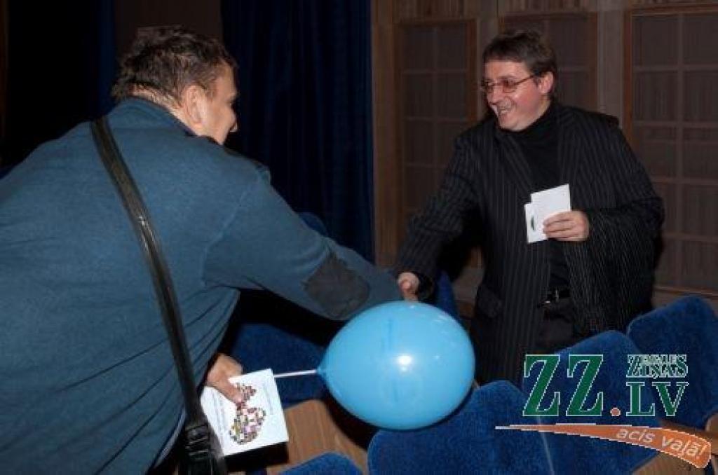 Otrdien, 13.oktobrī Jelgavas Kultūras namā Jelgavas «Tirkizzilās krāsas zemes koris» un Žoržs Siksna tikās ar saviem atbalstītājiem. Tikšanos organizēja «Karūna» sadarbībā ar digitālās satelīttelevīzijas operatoru «VIASAT».
Organizatoru...