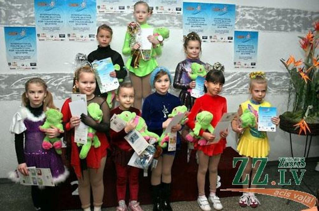 Septiņu valstu jaunie daiļslidotāji nedēļas nogalē sacentās starptautiskās sacensībās Ozolniekos. Tās jau otro reizi rīkoja ledus skola «Zemgale» sadarbībā ar «Ozo» ledus halli. Gripa nav gājusi secen arī daiļslidotājiem - tās dēļ daudzi...