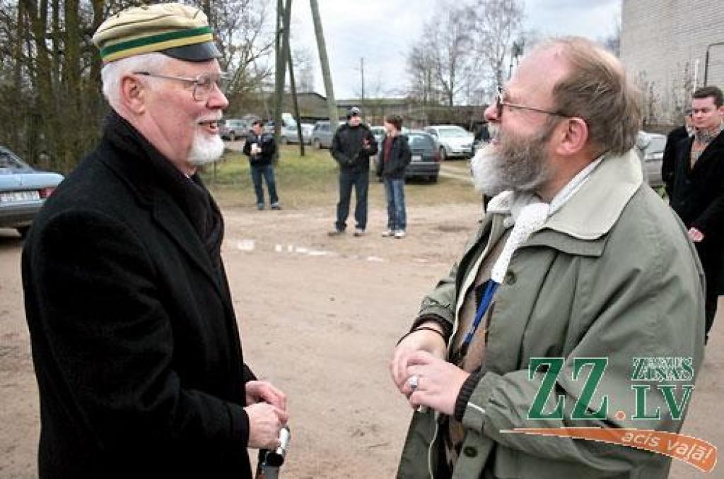 Līvbērzes pagasta Vārpas ciemā, kas atrodas Jelgavas ziemeļu pievārtē, sestdien, 21.novembrī, atklāja piemiņas akmeni Artūra Kēlera bataljonam, kurš 1919.gada 20. un 21.novembrī ieņēma Jelgavu no Kalnciema puses. Šeit bija sapulcējies jau...
