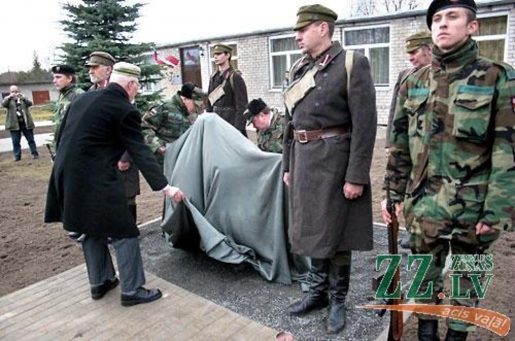 Līvbērzes pagasta Vārpas ciemā, kas atrodas Jelgavas ziemeļu pievārtē, sestdien, 21.novembrī, atklāja piemiņas akmeni Artūra Kēlera bataljonam, kurš 1919.gada 20. un 21.novembrī ieņēma Jelgavu no Kalnciema puses. Šeit bija sapulcējies jau...